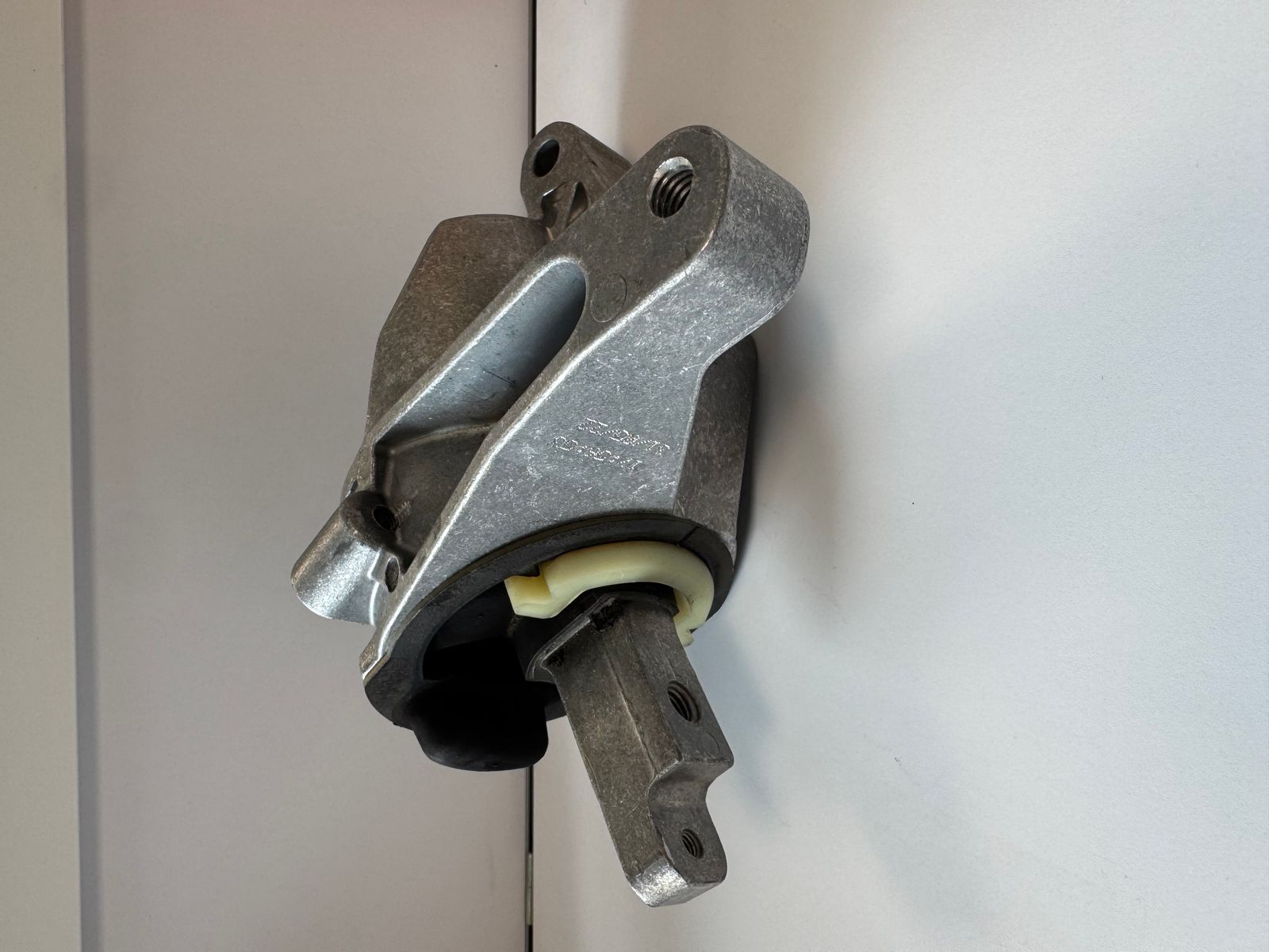 Original Audi Gummilager 8Z0199543A