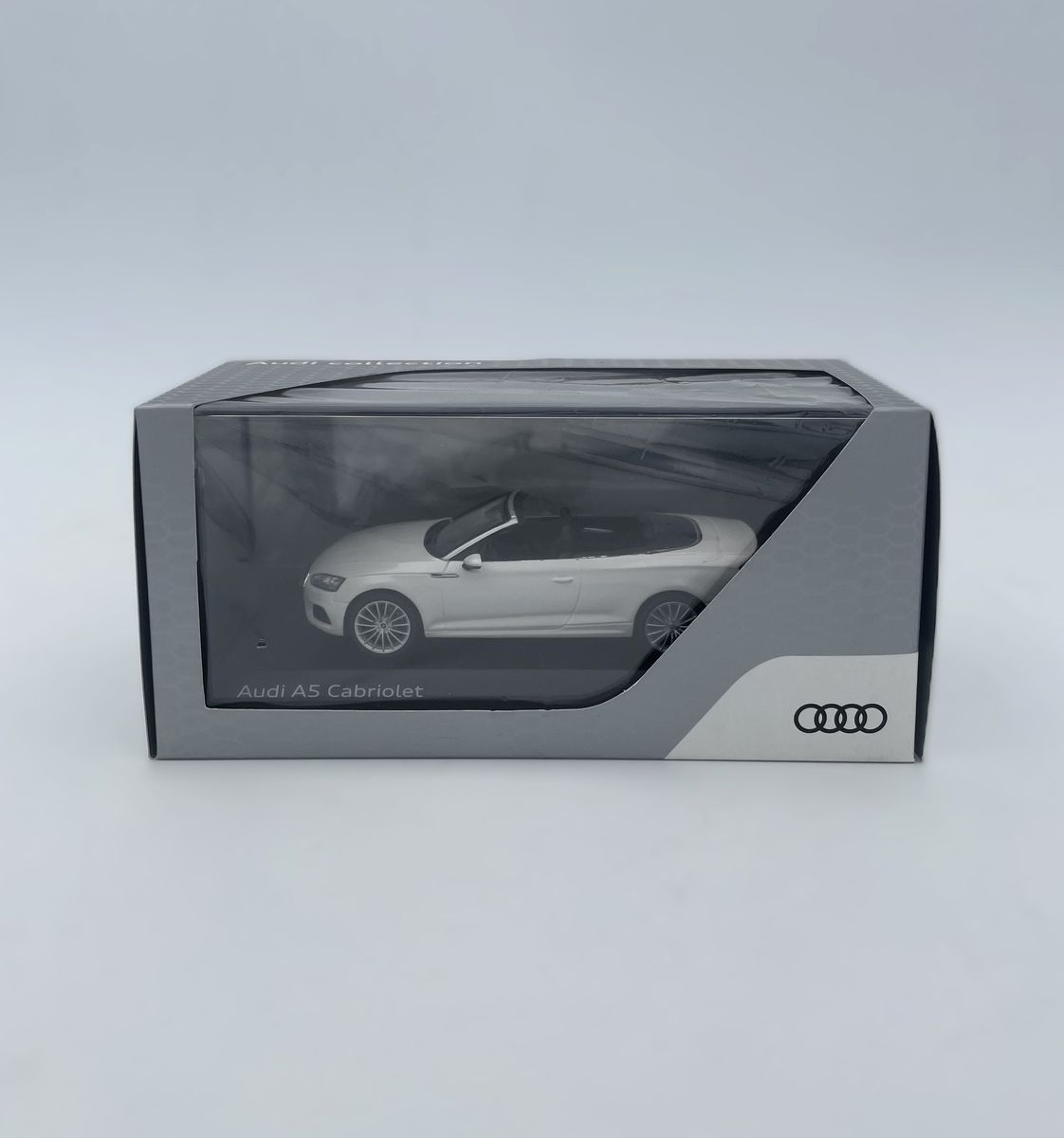 Original Audi A5 Cabrio Modellauto 1:43 weiß