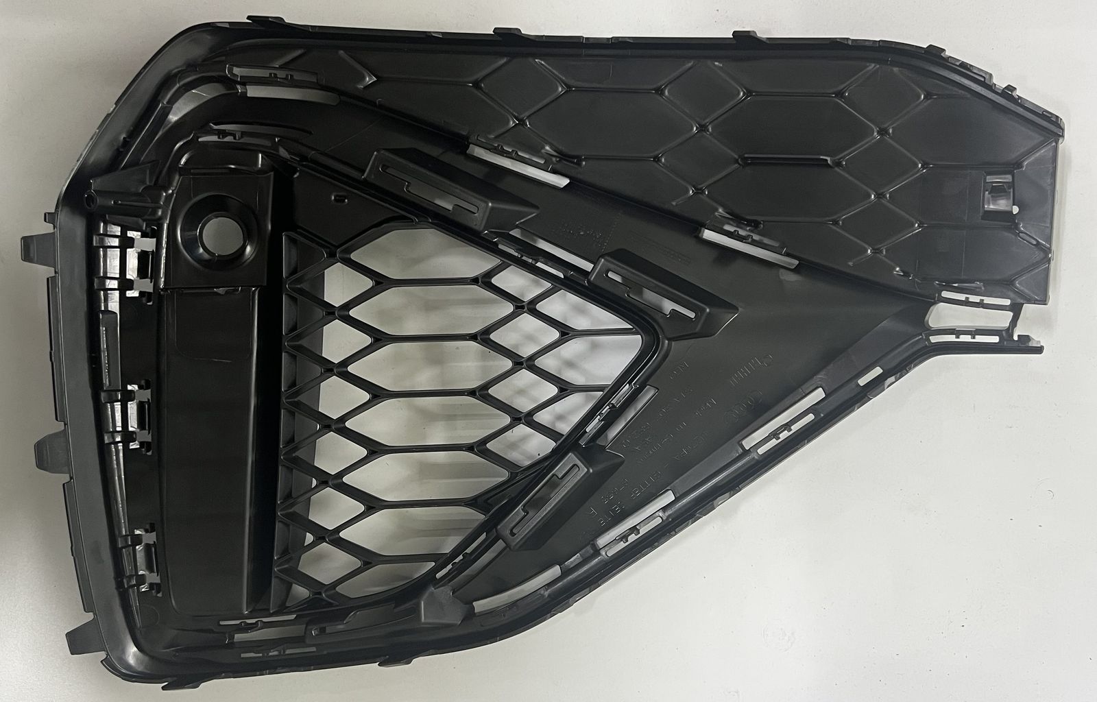 Luftführungsgitter 81A807682Q 9B9 Audi Q2