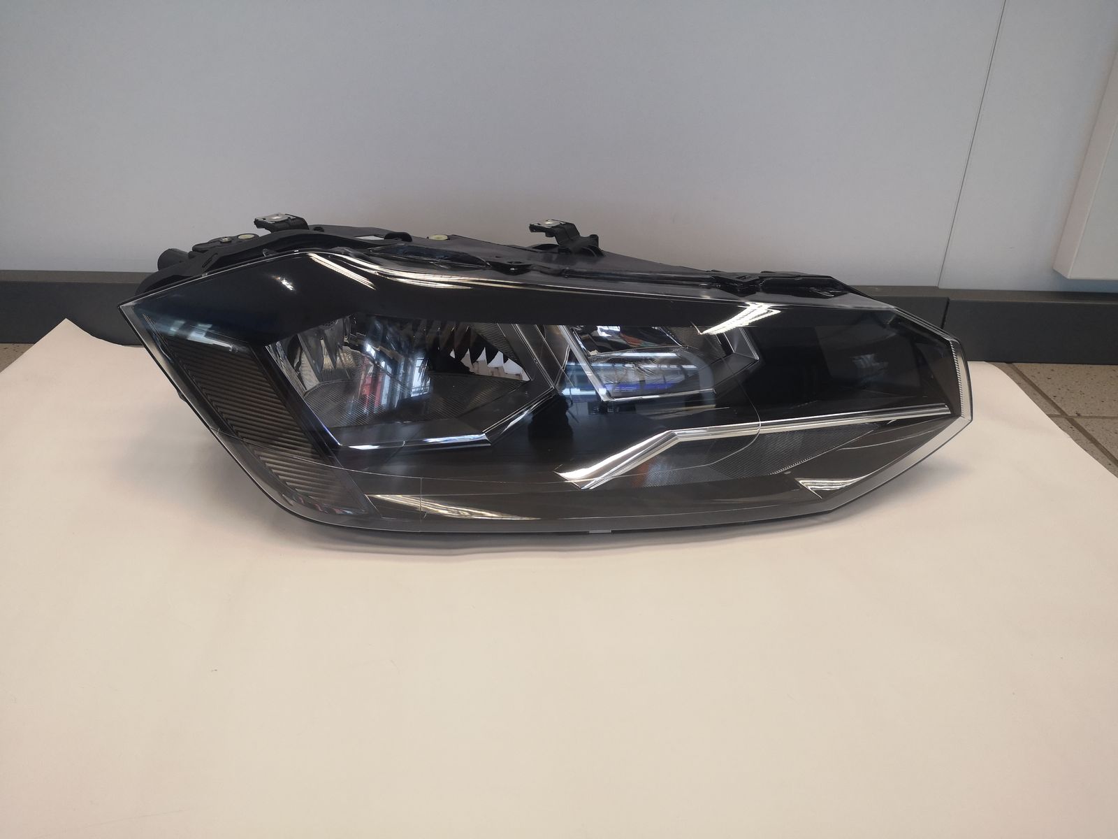 Original VW Polo 2G Halogenscheinwerfer NEU Scheinwerfer Frontlicht 2G1941006