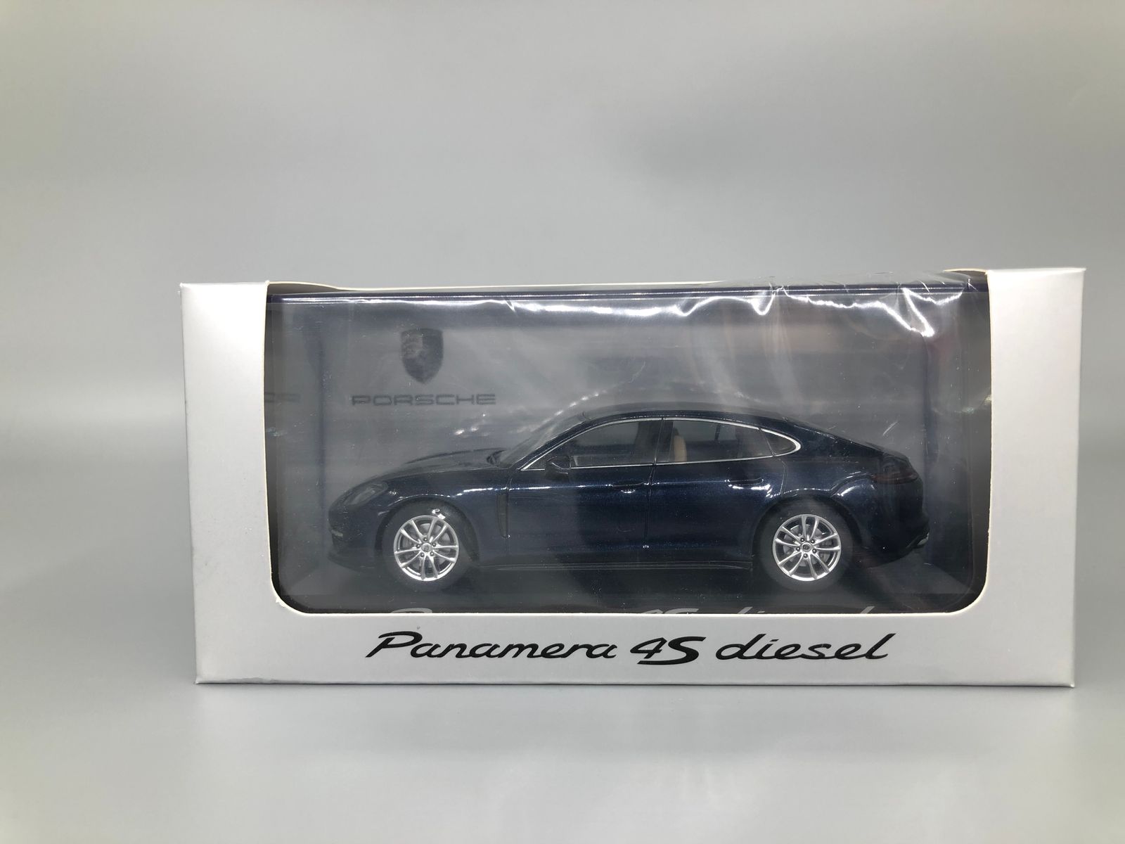 Original Porsche 1:43 Modellauto Panamera 4S Diesel