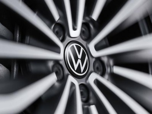 Nabenkappe für LM-Felge dynamisch, mit stehendem Logo im Fahrbetrieb, neues VW Logo