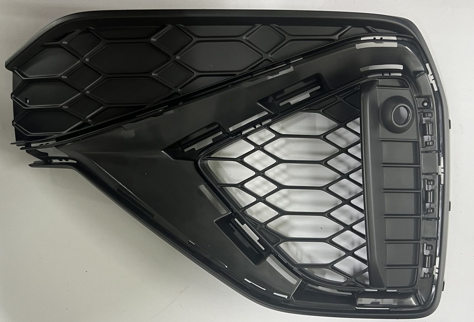 Luftführungsgitter 81A807682Q 9B9 Audi Q2