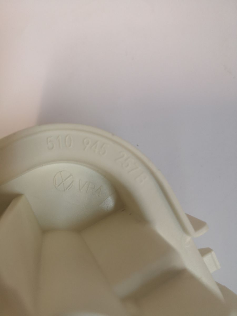 Original VW Golf Sportsvan Lampenträger Lampenfassung hinten links außen 510945257B